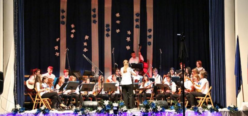 Božično novoletni koncert Novoletni koncert Tamburjašev (tamburaški orkester in zvoki tamburic)
