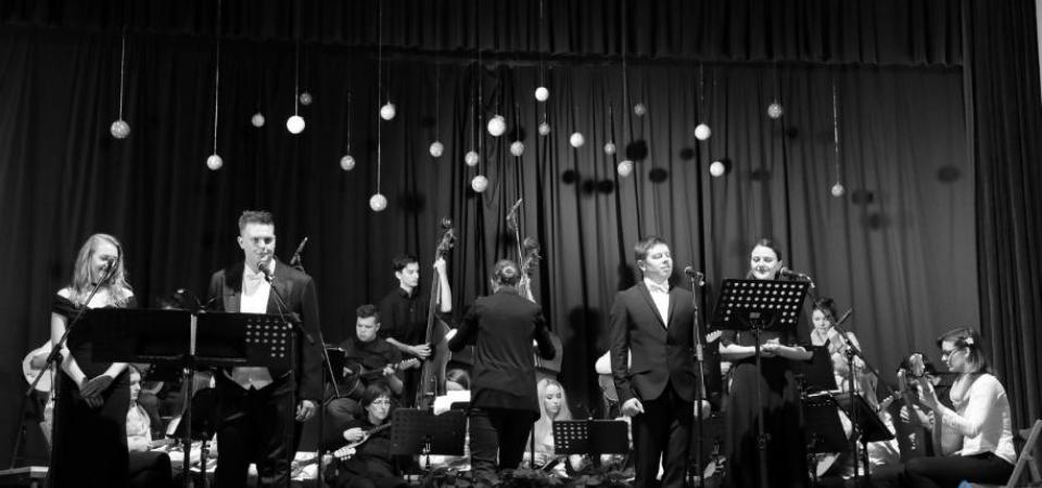 Glasbeno društvo Tamburjaši s solisti: Gaja Sorč, David Čadež, Marko Kete in Mirjam Horvat